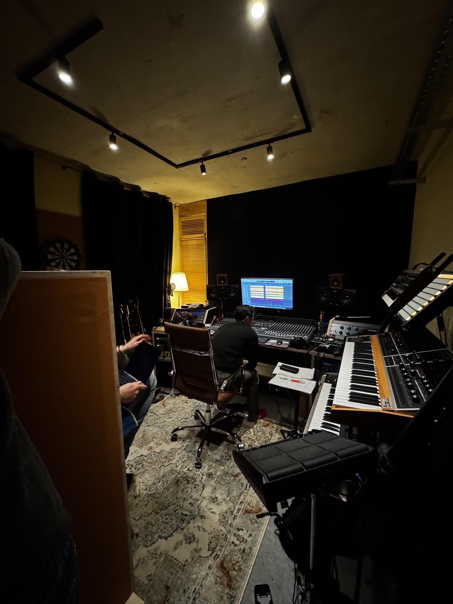 Booty Jive Session im Regieraum des MJM Studios
